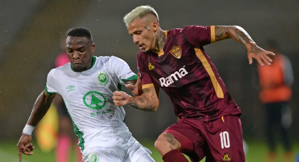 George Maluleka and Junior Mendieta fighting over the ball