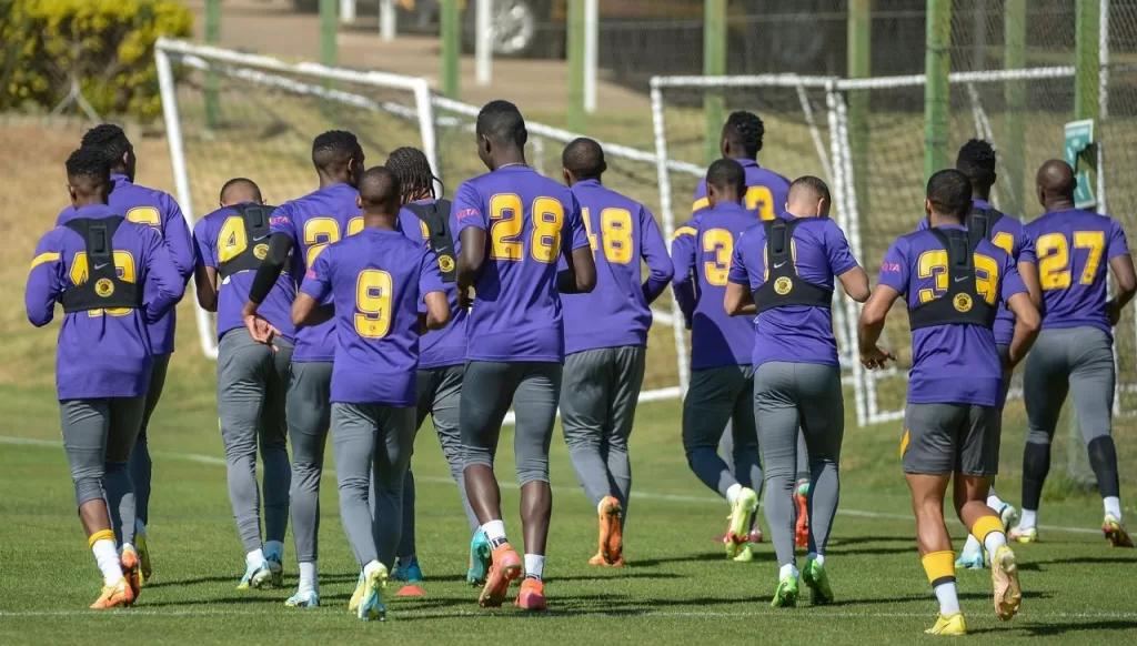 Khama Billiat with Kaizer Chiefs players at training