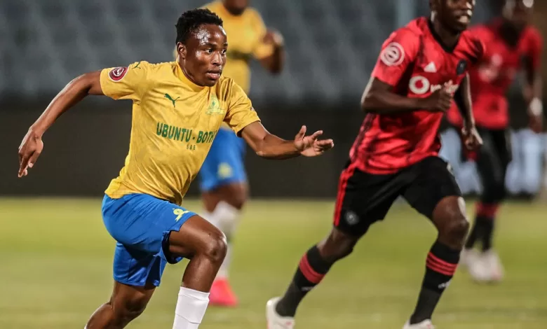 Mamelodi Sundowns loanee Keletso Makgalwa on a ball against Orlando Pirates