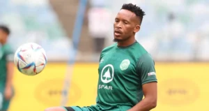 Lehlohonolo Majoro warming-up