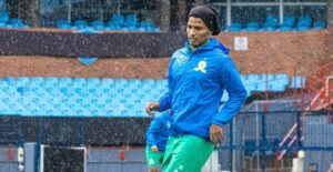 Rivaldo Coetzee warming-up