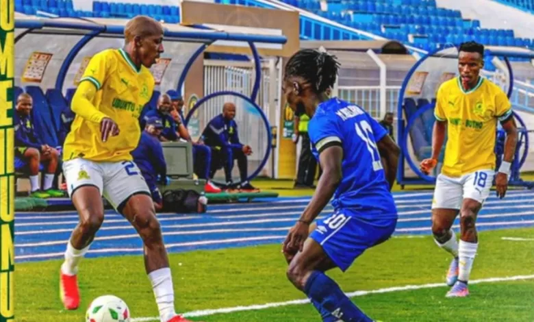 Khuliso Mudau in action during a Champions League match against Al Hilal