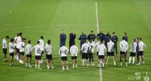 Pitso Mosimane with his Al Ahli players