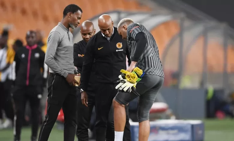 Itumeleng Khune, Arthur Zwane and Kaizer Jr before a game