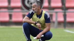 Jose Riveiro conducting a training session.