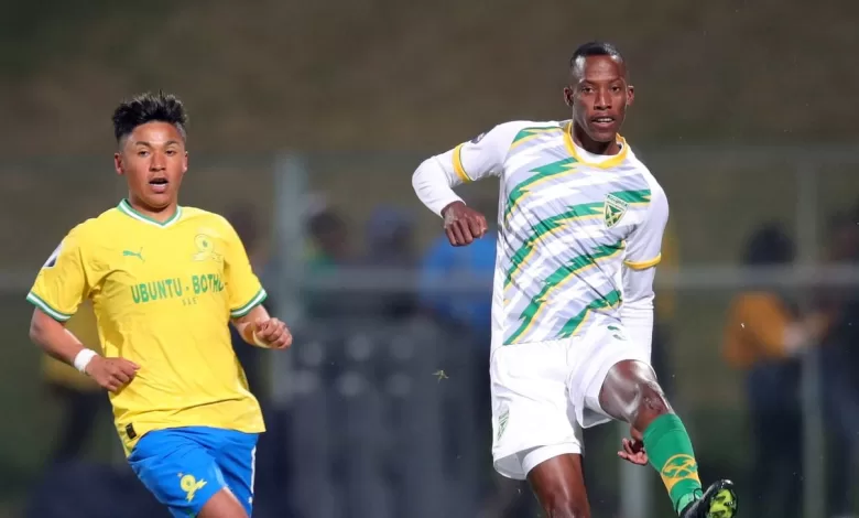 Marcelo Allende and Devine Lunga during DStv Premiership clash in the first round
