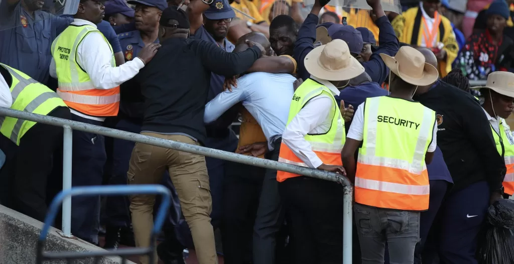 Kaizer Chiefs fans attack Arthur Zwane after a loss to SuperSport United