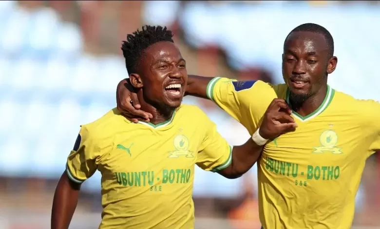 Cassius Mailula celebrates a goal with Peter Shalulile