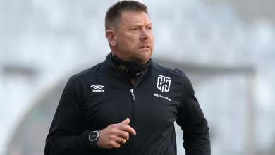 Eric Tinkler on the touchline with Cape Town City during the DStv Premiership encounter