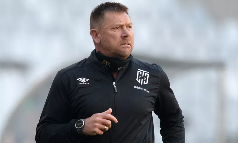 Eric Tinkler on the touchline with Cape Town City during the DStv Premiership encounter