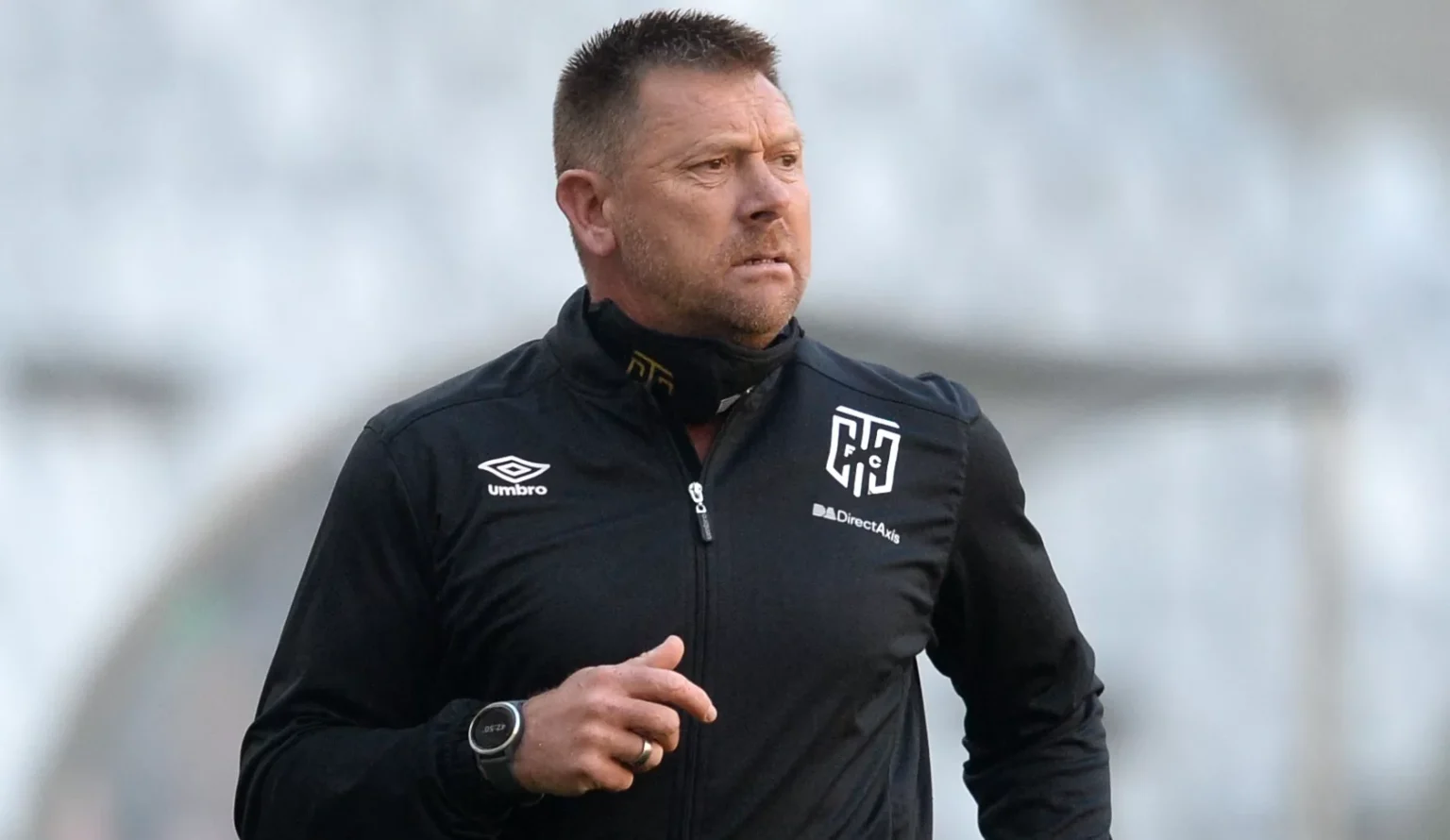 Eric Tinkler on the touchline with Cape Town City during the DStv Premiership encounter