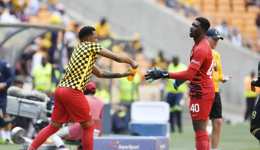 Itumeleng Khune and Daniel Akpeyi on the touchline