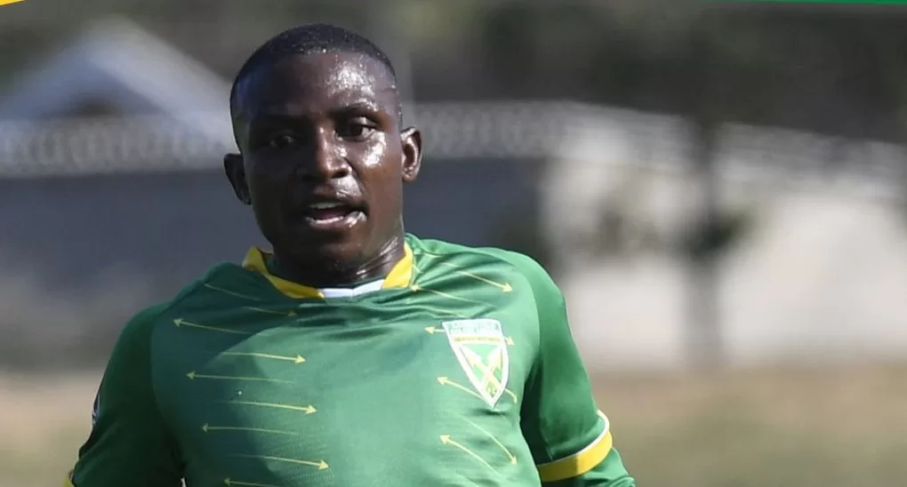  Ntsako Makhubela in action for Golden Arrows