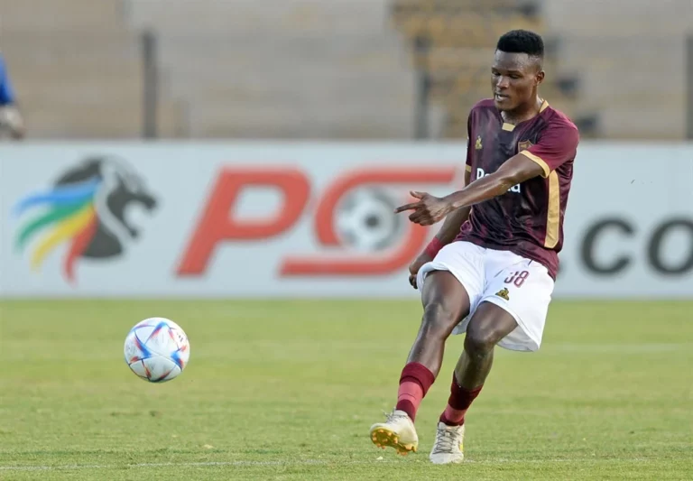 Olwethu Makhanya in action for Stellenbosch FC. Loved by Steve Barker 