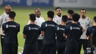 Pitso Mosimane addressing his Al Ahli players