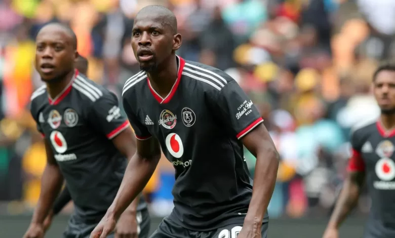 Sandile Mthethwa in action for Orlando Pirates