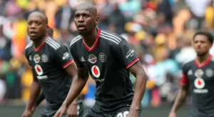 Sandile Mthethwa in action for Orlando Pirates