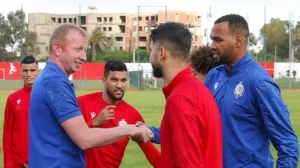 Wydad head coach Sven Vandenbroeck in training with his club