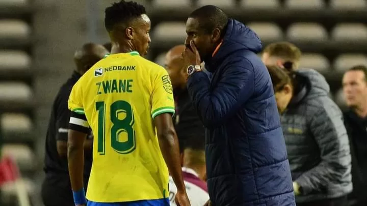 Themba Zwane on the touchline with Rulani Mokwena during their tie against AmaZulu