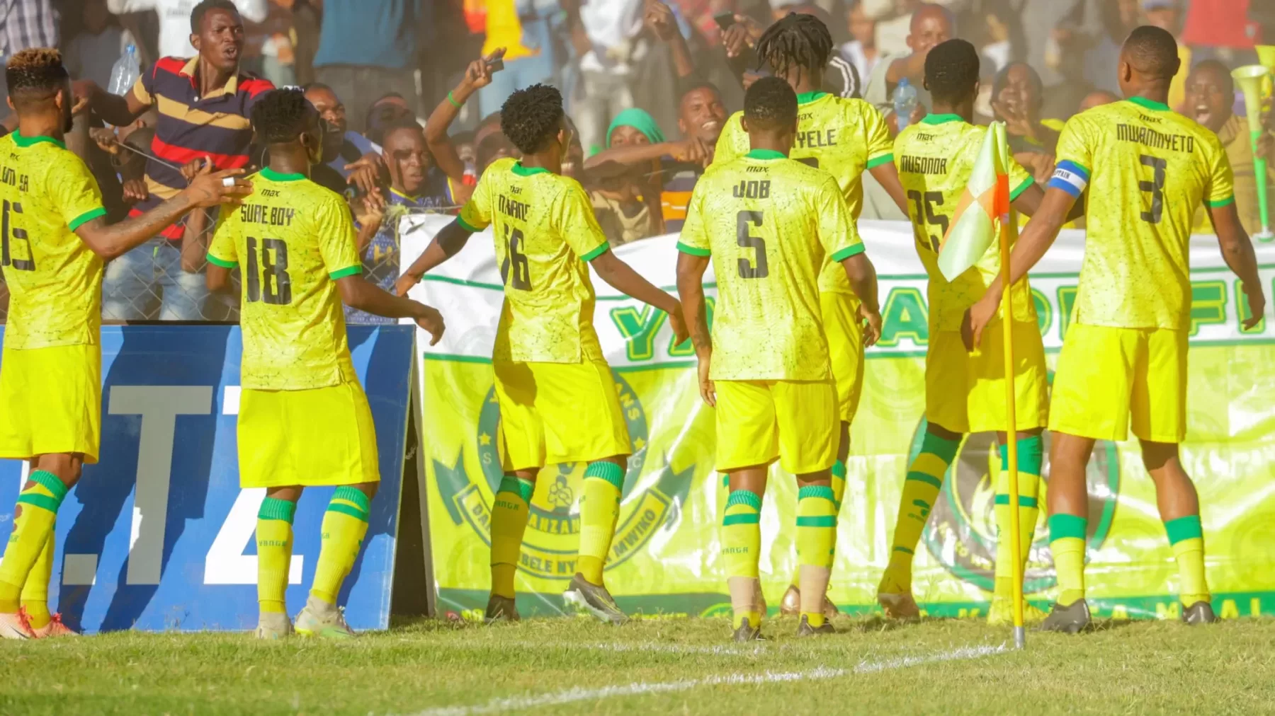 Fiston Mayele celebrating a goal with teammates