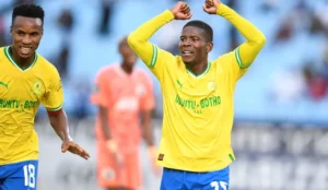 Neo Maema of Mamelodi Sundowns in action