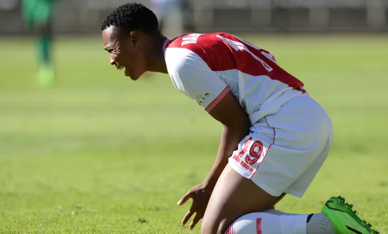 Boitumelo Radiopane in action for Cape Town Spurs during a Motsepe Foundation Championship match.