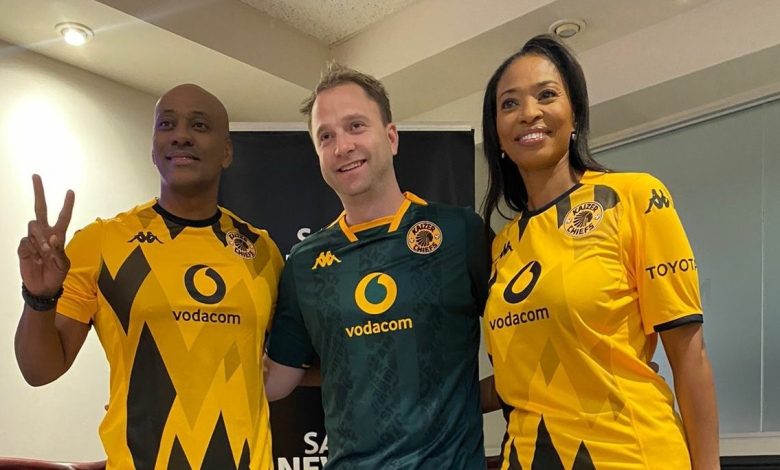 Jessica Motaung with Kaizer Motaung Jr and Ricky Joseph pose in new Kaizer Chiefs Kappa kits