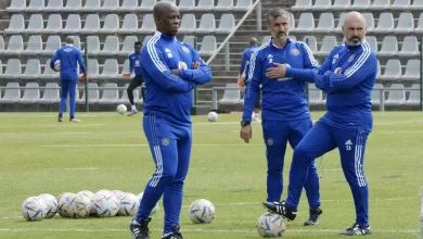 Mandla Ncikazi of Orlando Pirates with the rest of the technical team