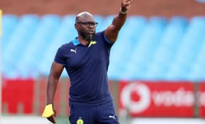Steve Komphela leaves Mamelodi Sundowns