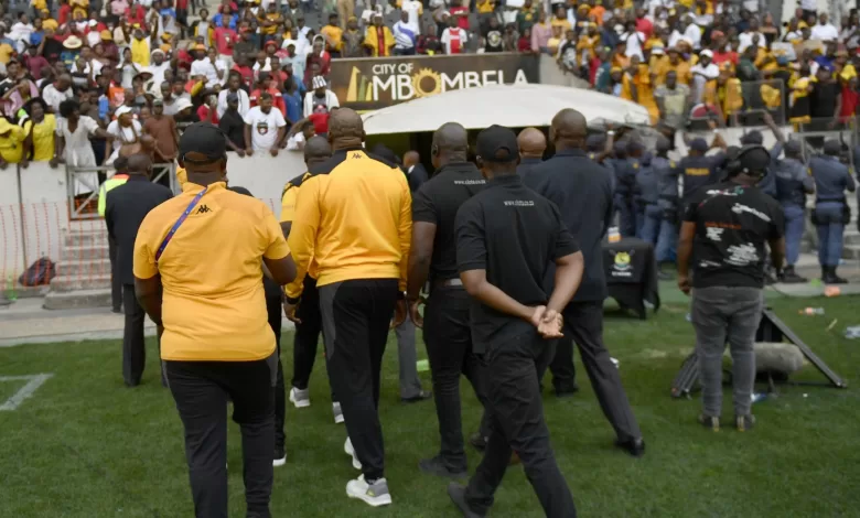 Angry Kaizer Chiefs fans before throwing objects at coach Molefi Ntseki