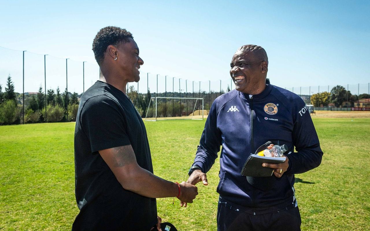 Efmamjjasond Gonzáles Palacios meets Kaizer Chiefs coach Molefi Ntseki
