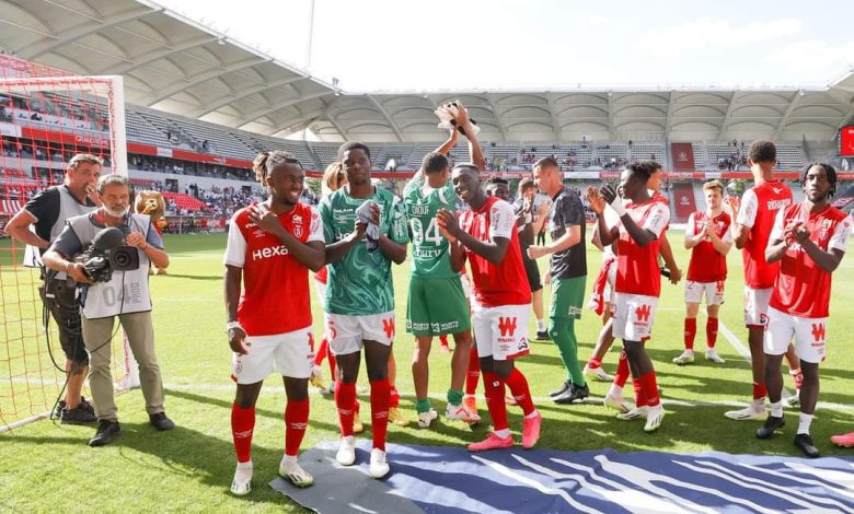 French Ligue 1 squad celebrate their win with a former Orlando Pirates star in the picture