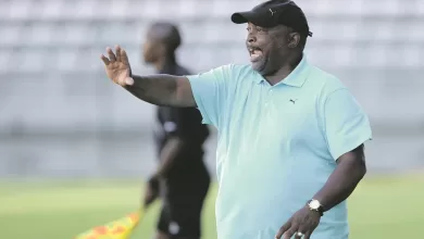 Jomo Sono coaching during a game