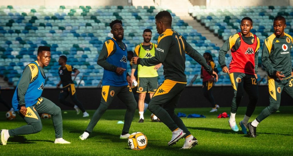 Mduduzi Mdantsane and Tebogo Potsane alongside their Kaizer Chiefs teammates during a warm up