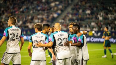 Minnesota United players celebrate Bongokuhle Hlongwane's goal against LA Galaxy