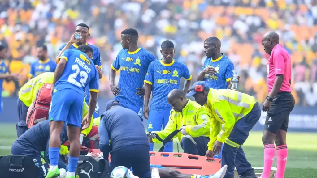 Themba Zwane injured during the MTN8 clash.