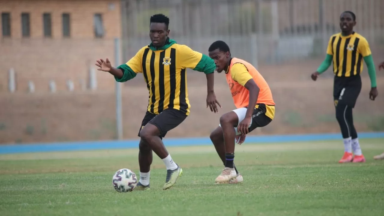 Sello Chokoe makes a return to football coaching