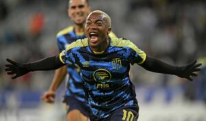 Eric Tinkler of potentially losing Khanyisa Mayo