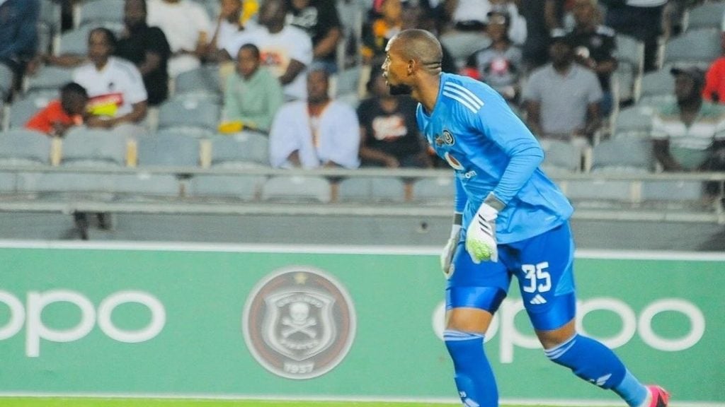 Orlando Pirates goalkeeper Melusi Buthelezi in action.