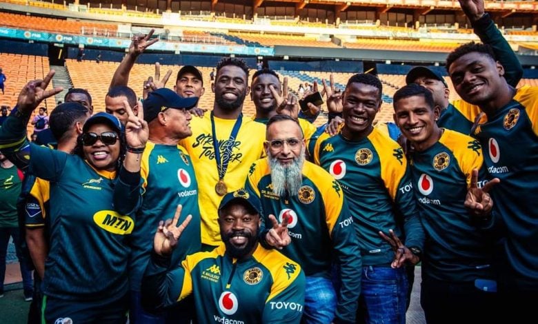 Kaizer Chiefs players and staff with Siya Kolisi during the World Cup trophy tour