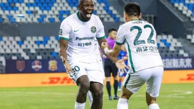 Nyasha Mushekwi celebrating a goal for Zhejiang FC