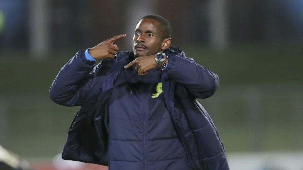 Mamelodi Sundowns head coach Rulani Mokwena giving instructions to his players.