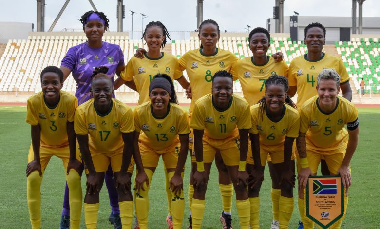 Banyana Banyana players lining up for a team picture.