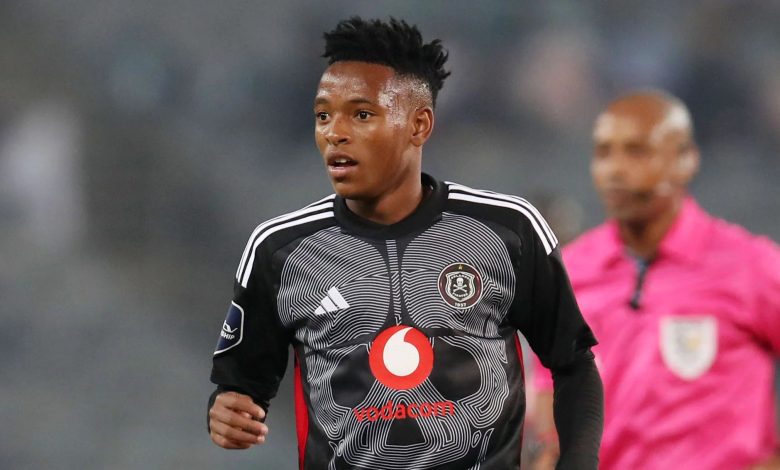 Relebohile Mofokeng in action for Orlando Pirates in the DStv Premiership