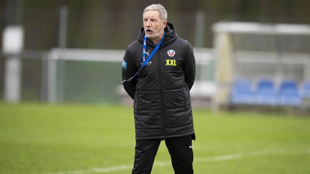 Stuart Baxter during a training session