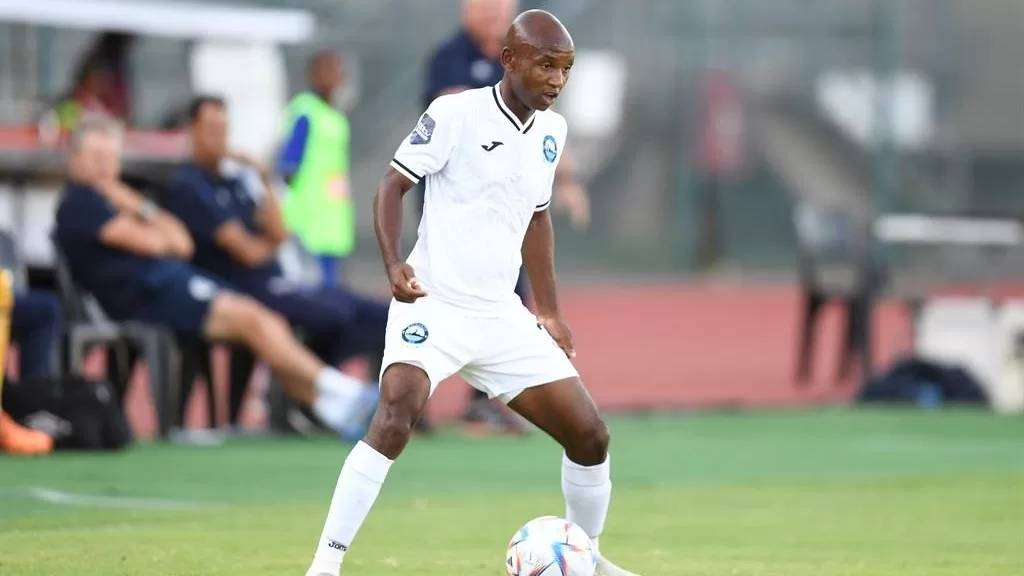 Richards Bay winger Sanele Barns in action amid Kaizer Chiefs links.
