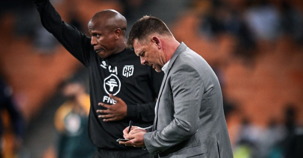 Lebogang Manyama and Eric Tinkler on the touch line for Cape Town City
