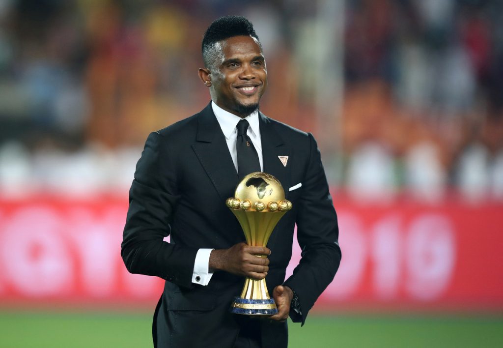 Sammuel Eto's at AFCON with the trophy