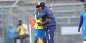 Themba Zwane with Rulani Mokwena on the sidelines during a match