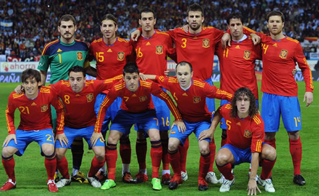 2010 Spain national team players pose for a team photo